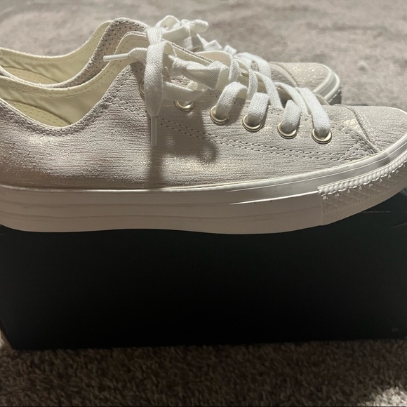 BNWB Converse Chuck Taylor All-stars in suede - Picture 2 of 7